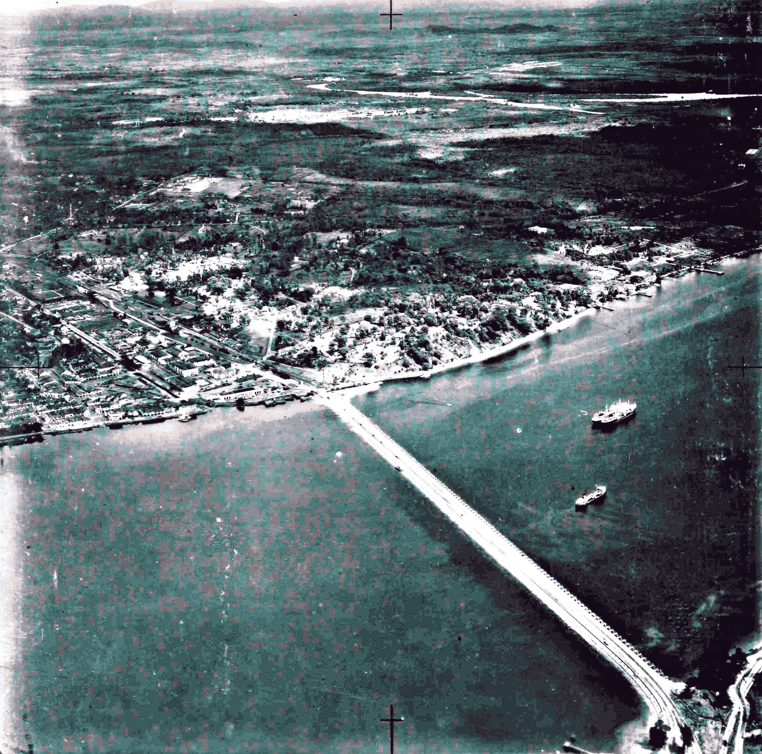 View of the Causeway facing Johor Bahru from Woodlands. Copyright Williams-Hunt Collection, SOAS.